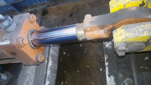 A0002796-连杆液压缸 (DANIELI) (轧材精整区尾部剪切机) 40x28x43.2 毫米缩略图